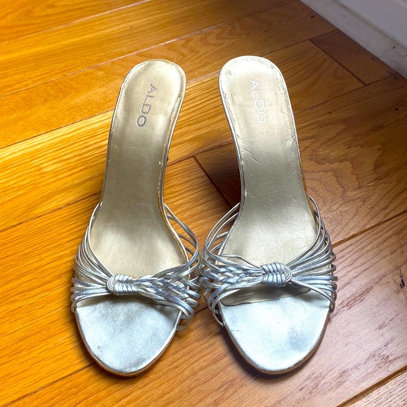 size 8 sandals - Picture 1 of 3